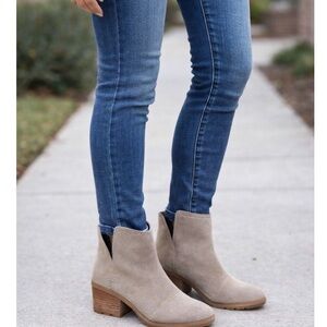 Sorel Women’s Taupe Suede Chelsea Ankle Booties - Versatile Everyday Style